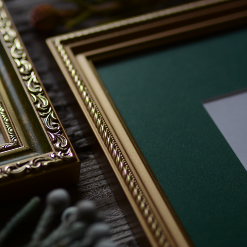 Cienka ozdobna złota ramka - 6