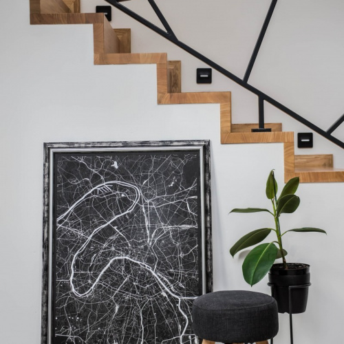 Czarna ze srebrnym paskiem 50-03 - 2